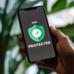 الأسوار الرقمية: بين مطرقة الأمان وسندان الأداء عند استخدام VPN على هاتفك 4 photo 1603985529862 9e12198c9a60